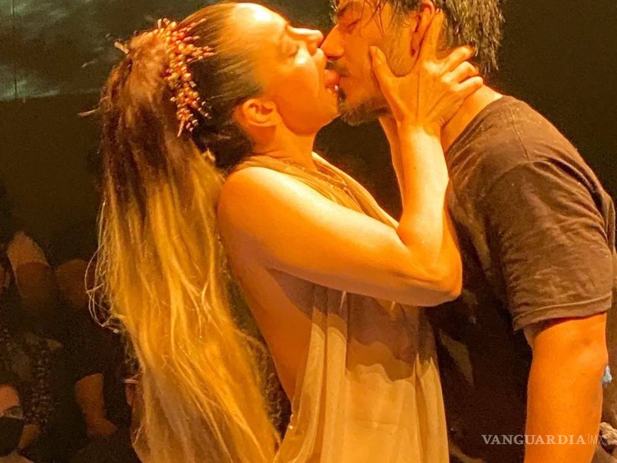 $!Cirse, haciendo de las suyas con el impasible Odiseo o Ulises, para los amigos.