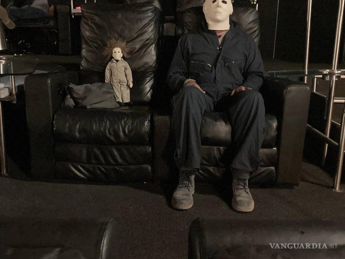 $!Un muñeco formó parte de la indumentaria creada por el saltillense.