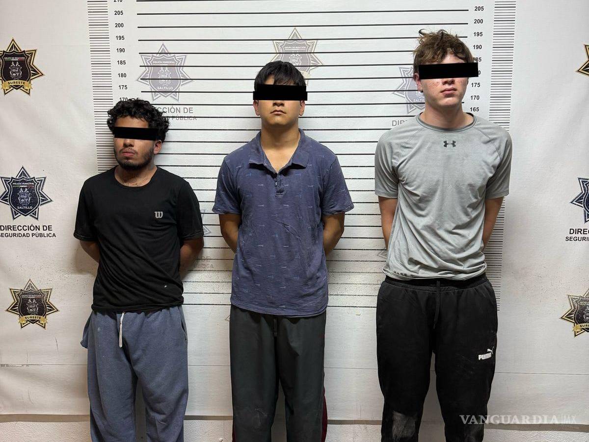 $!(VIDEO) Tras persecución, detienen a tres por detonación de petardos en Saltillo