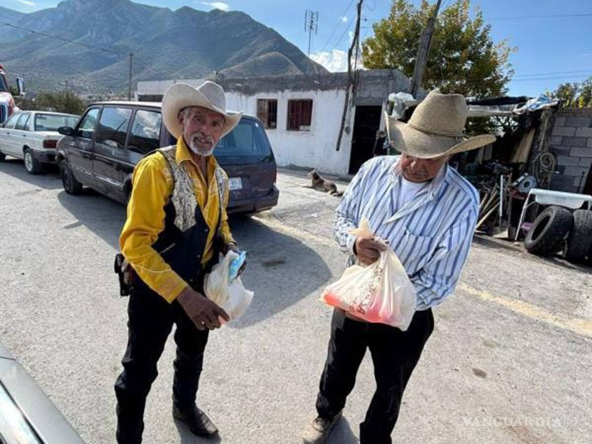 $!La iniciativa busca no solo alimentar, sino acompañar a quienes pasan la Navidad en soledad.