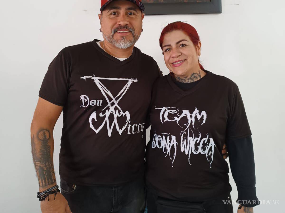 $!En Saltillo, Angie ha encontrado más de 100 trabajos de brujería en una sola tumba.