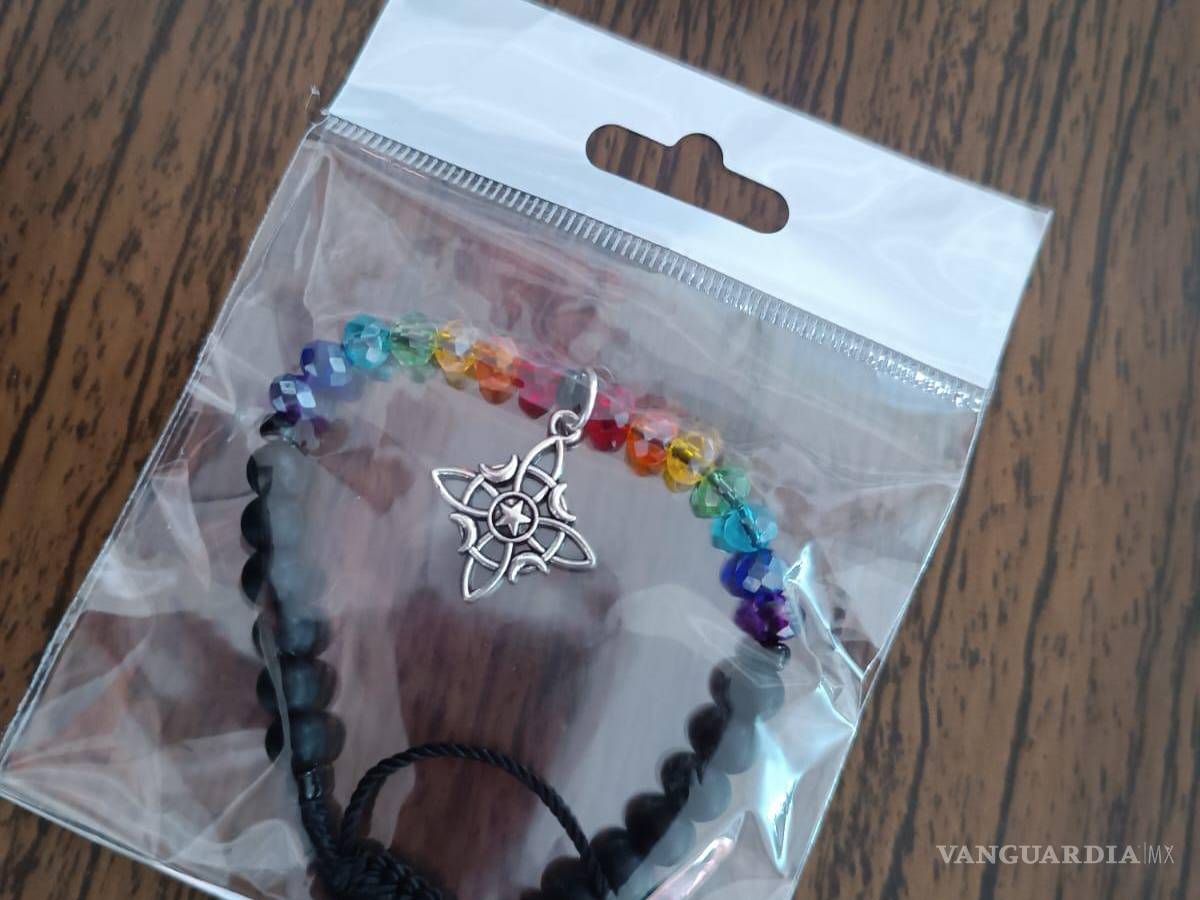 $!Pulseras de protección que Doña Wicca elabora y vende.