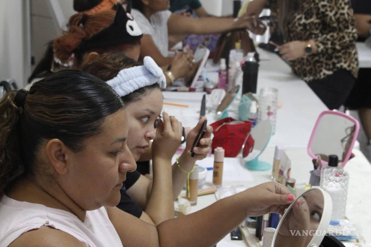 Torreón: Arranca taller de automaquillaje en el Centro Comunitario Nueva California