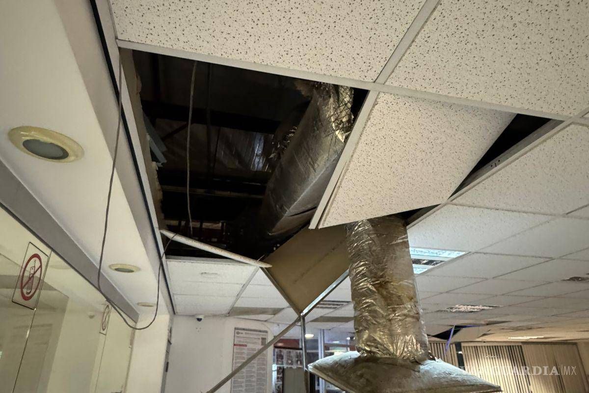 $!Destrozos provocó el maleante al entrar al banco.