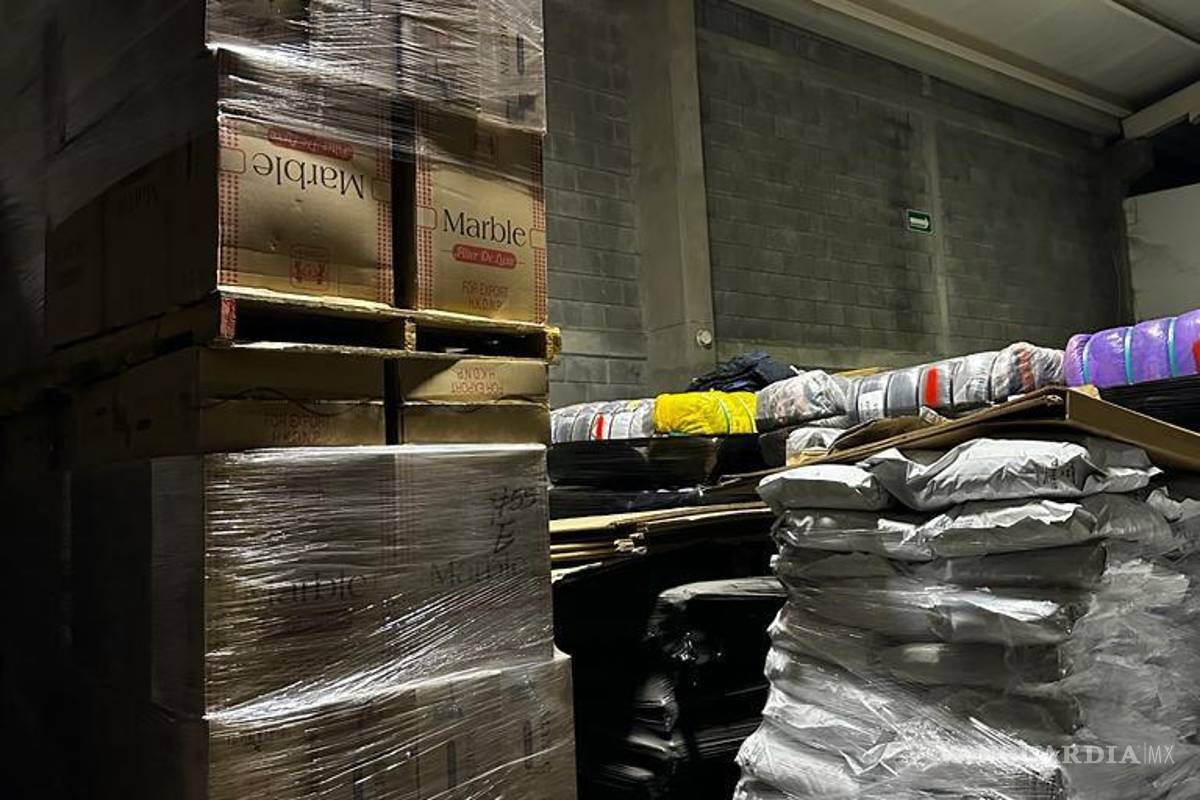 Aseguran ropa, zapatos y whisky en cateo a bodega en Apodaca, NL