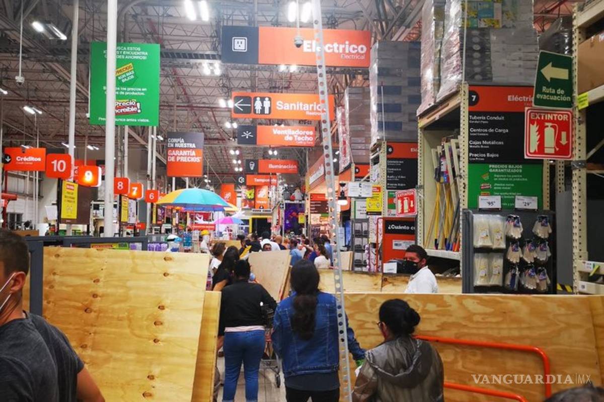 $!Compras de pánico y toque de queda en Quintana Roo por Delta (sigue su trayectoria en vivo)