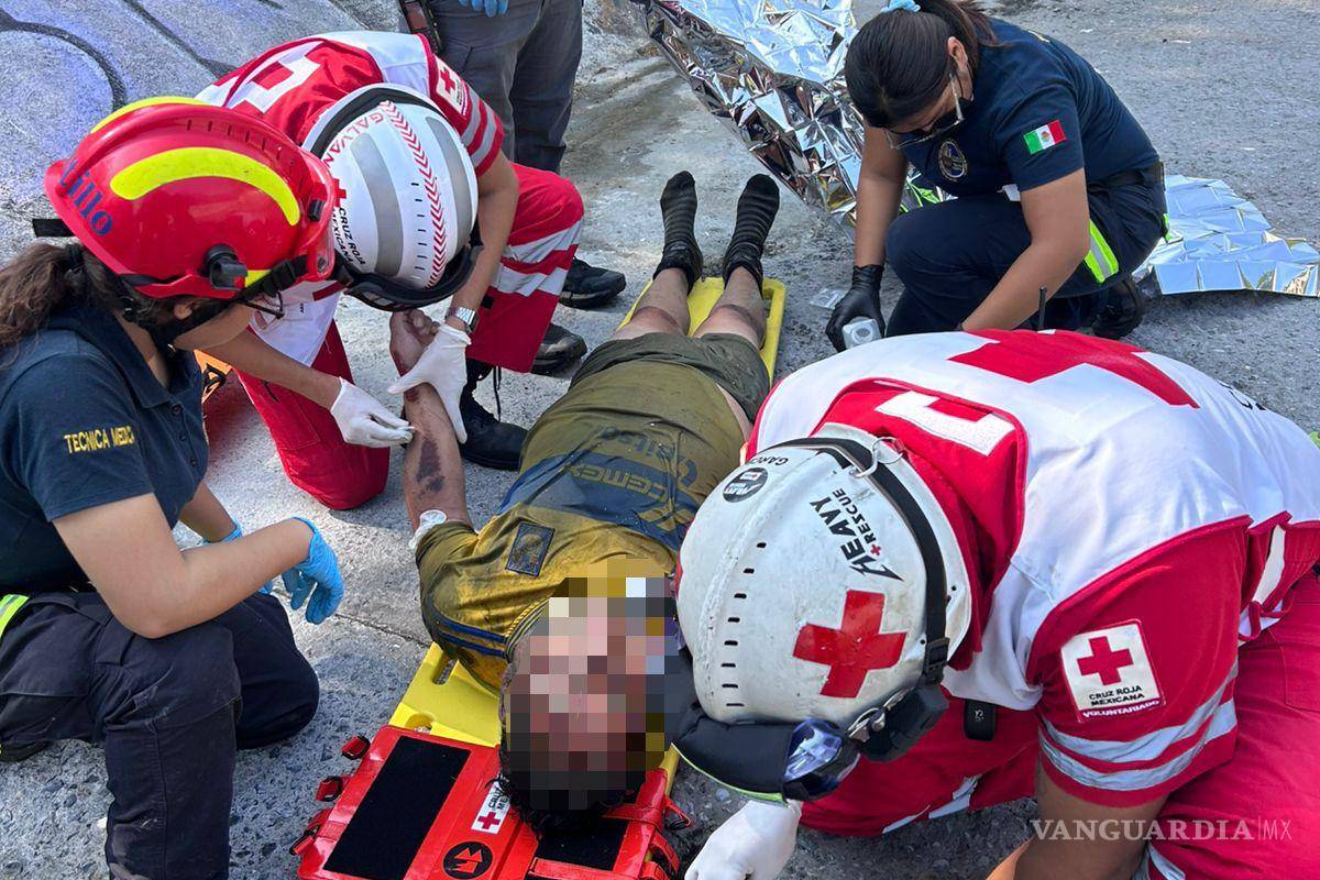 Muere hombre que es asaltado y lanzado a un arroyo en Monterrey, Nuevo León