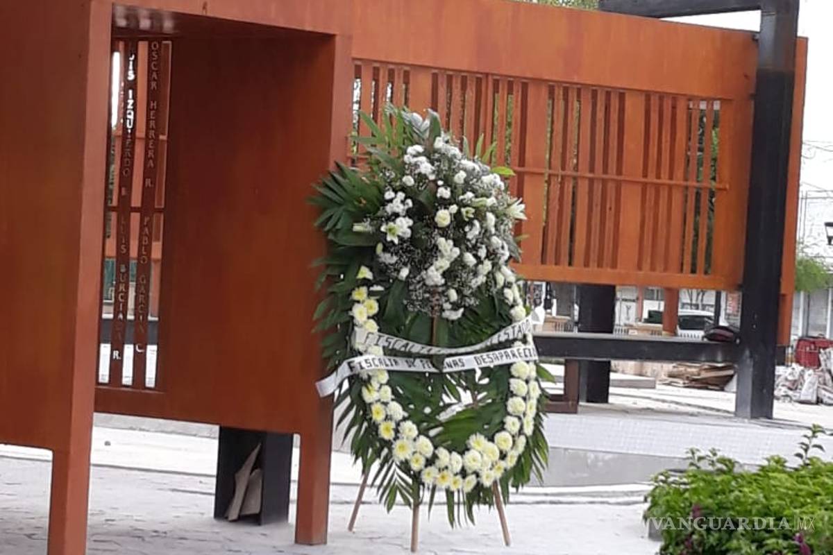 En el día Internacional de las Víctimas de Desaparición Forzada, la Fiscalía de Coahuila envía coronas fúnebres a padres de desaparecidos