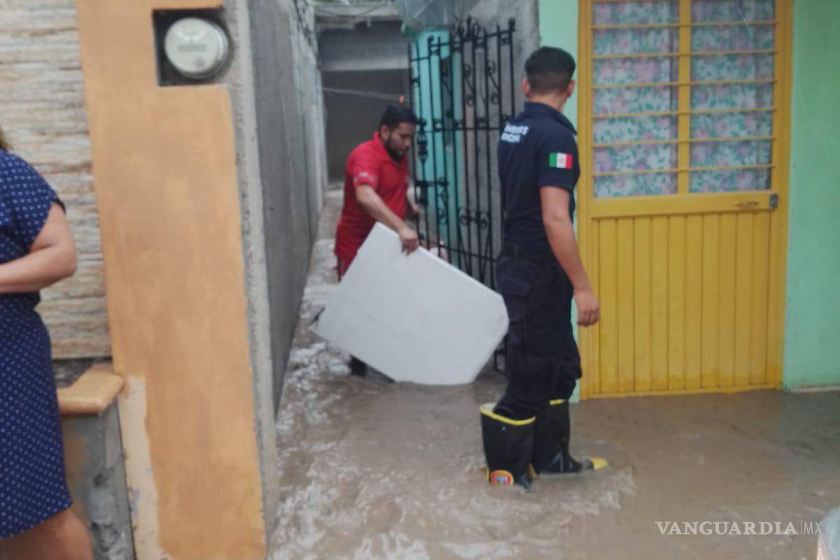 Tormenta inunda calles de Monclova; deja casas inundadas y automóviles varados