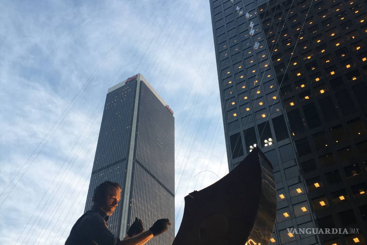 $!William Close fusiona la escultura y la arquitectura con la música