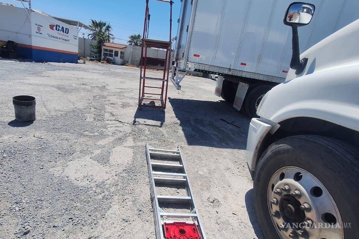 Pierde la vida al caer instalando un anuncio en Ramos Arizpe