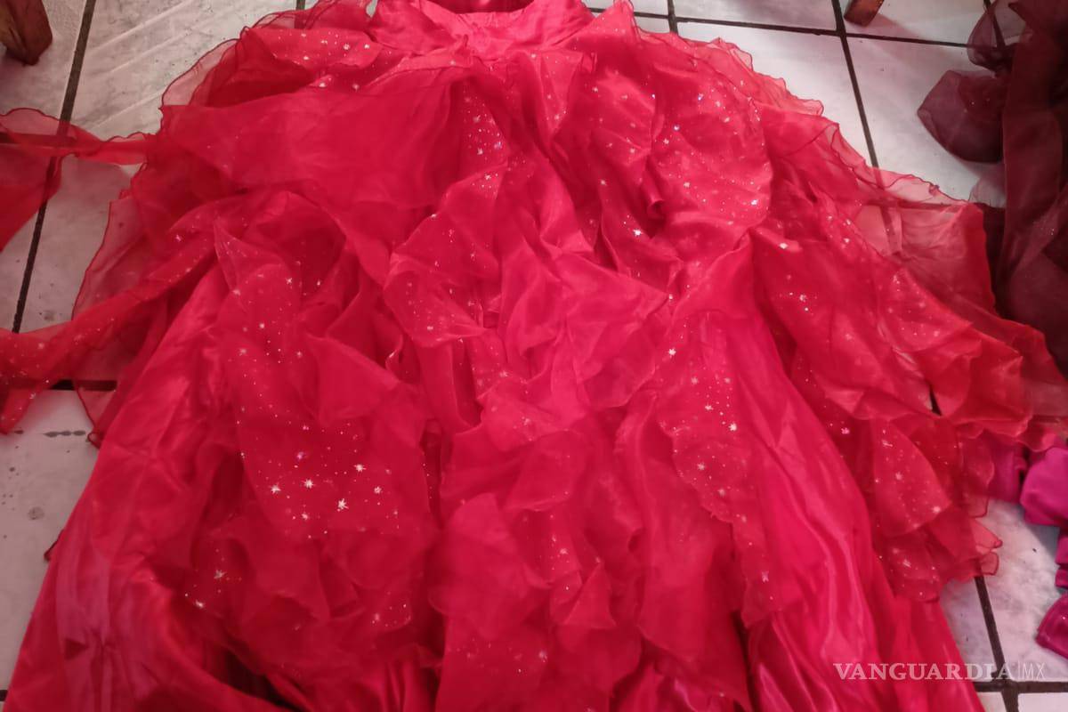 Taxistas de Saltillo sorprenden con fiesta de XV años a joven con discapacidad