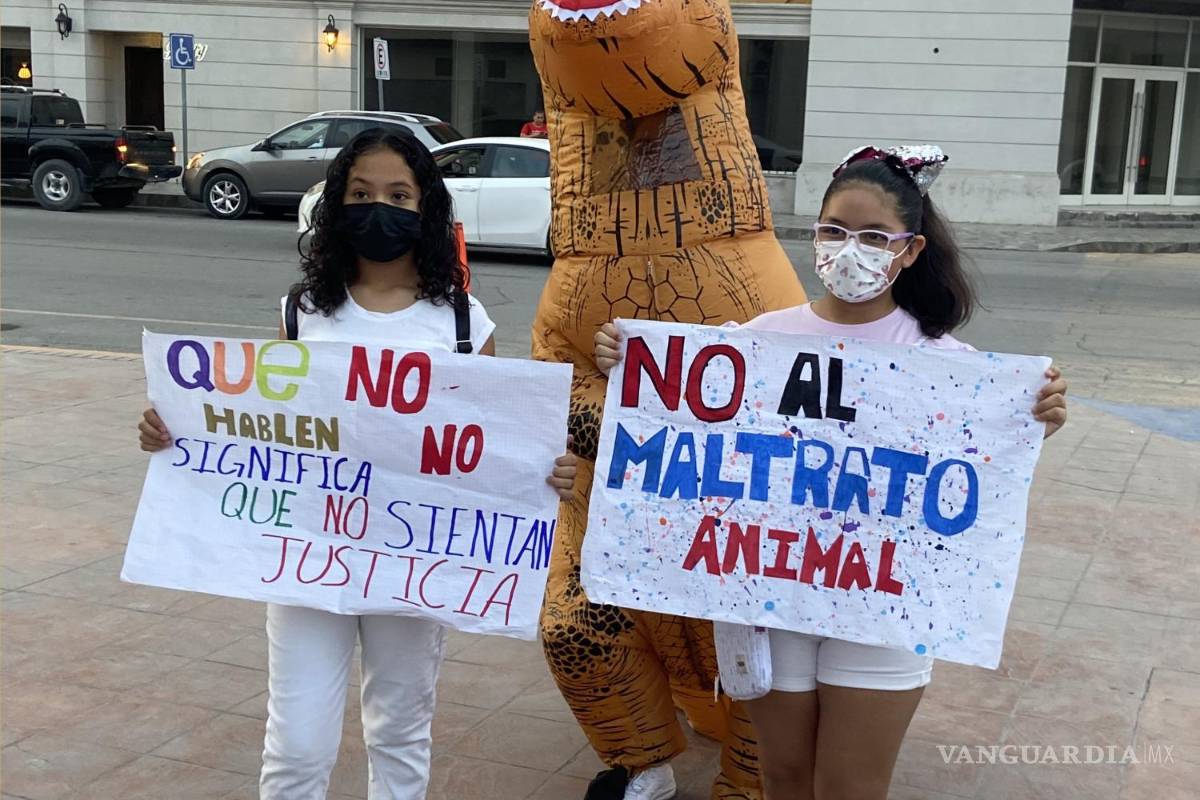 ‘Bomberos asesinos’; ciudadanos exigen justicia por muerte de perritos en Monclova