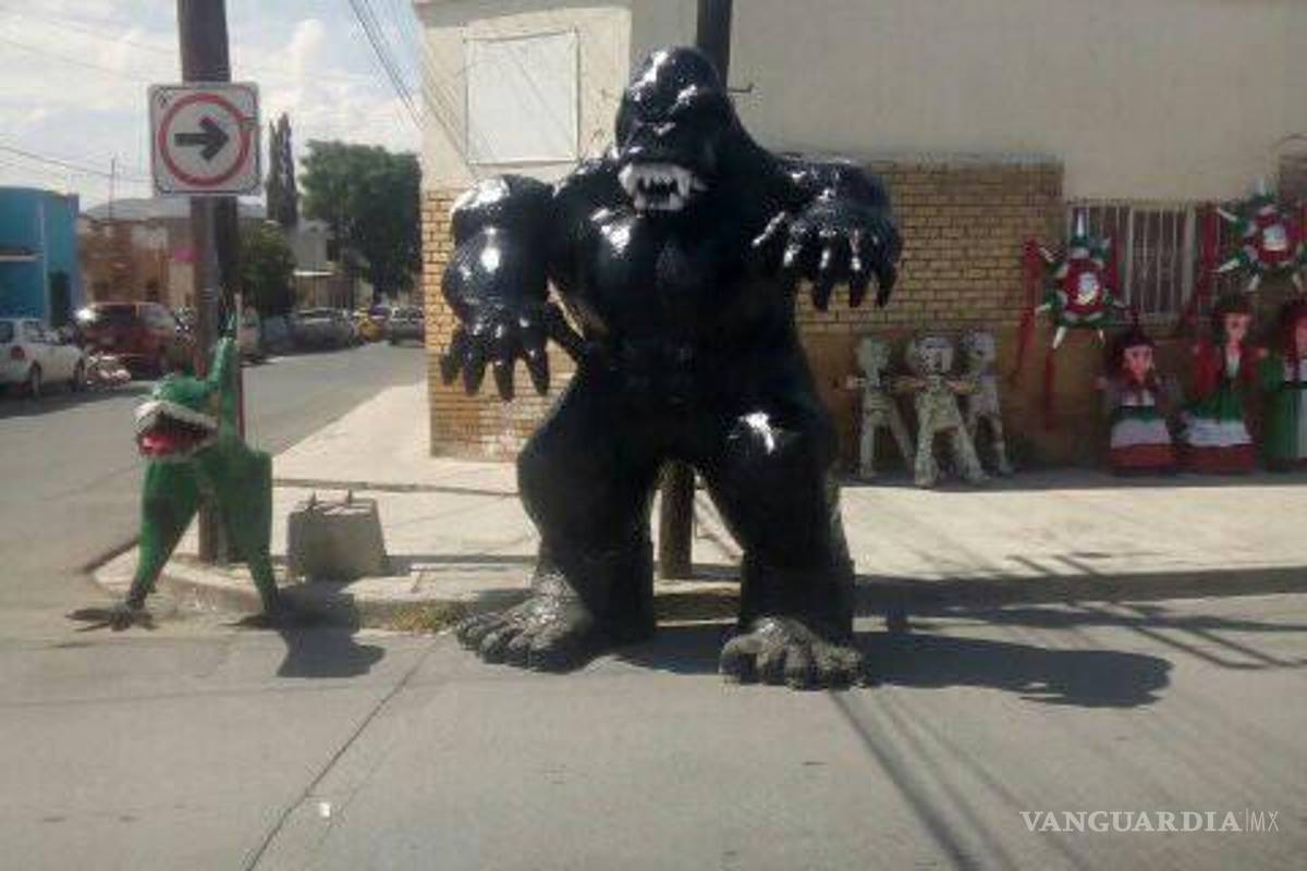 ¿Has visto a King Kong en Saltillo?; la piñata es de los mismos creadores del Triceratops que se viralizó hace unos días