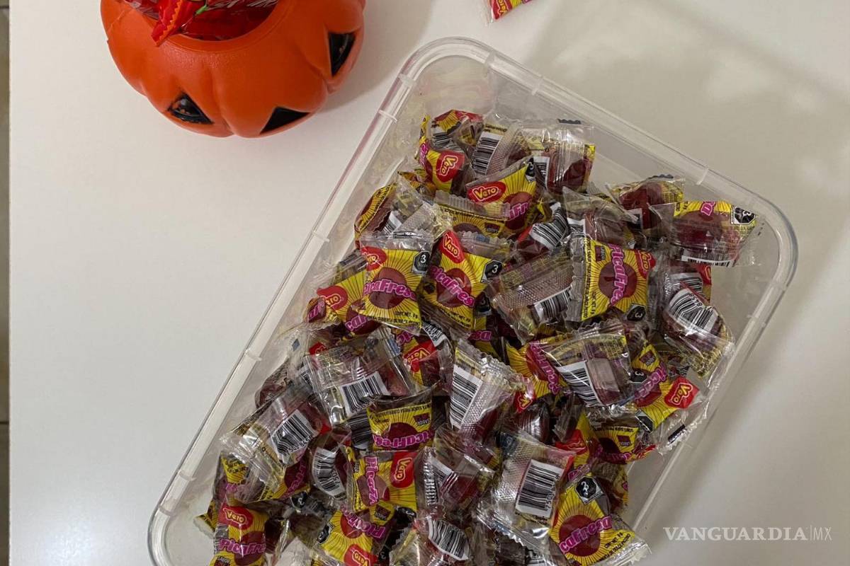 $!Escondió un billete en una bolsa de “Picafresas”, creando emoción y diversión en la búsqueda de Halloween.