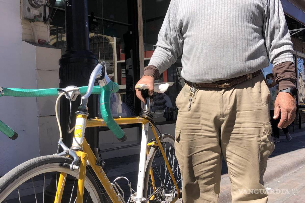 Saltillo: el mecánico de autos que prefiere andar en bicicleta