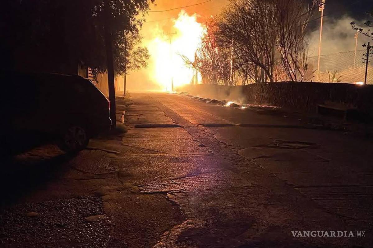 Se incendian terrenos de AHMSA en Monclova; bomberos controlan el fuego