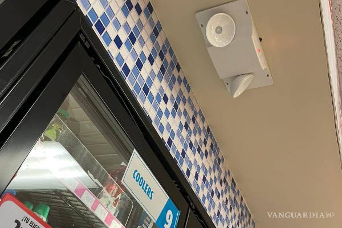 $!Otra medida de seguridad ante los robos es colocar llave a exhibidores.