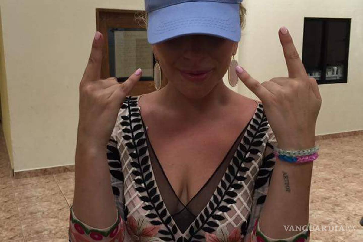 Lady Gaga le canta a niños de escasos recursos en Los Cabos