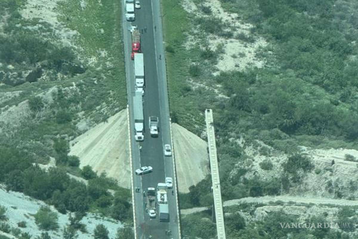 $!La circulación en el libramiento Norponiente fue cerrada por varias horas mientras se realizaban las diligencias periciales tras el accidente fatal.