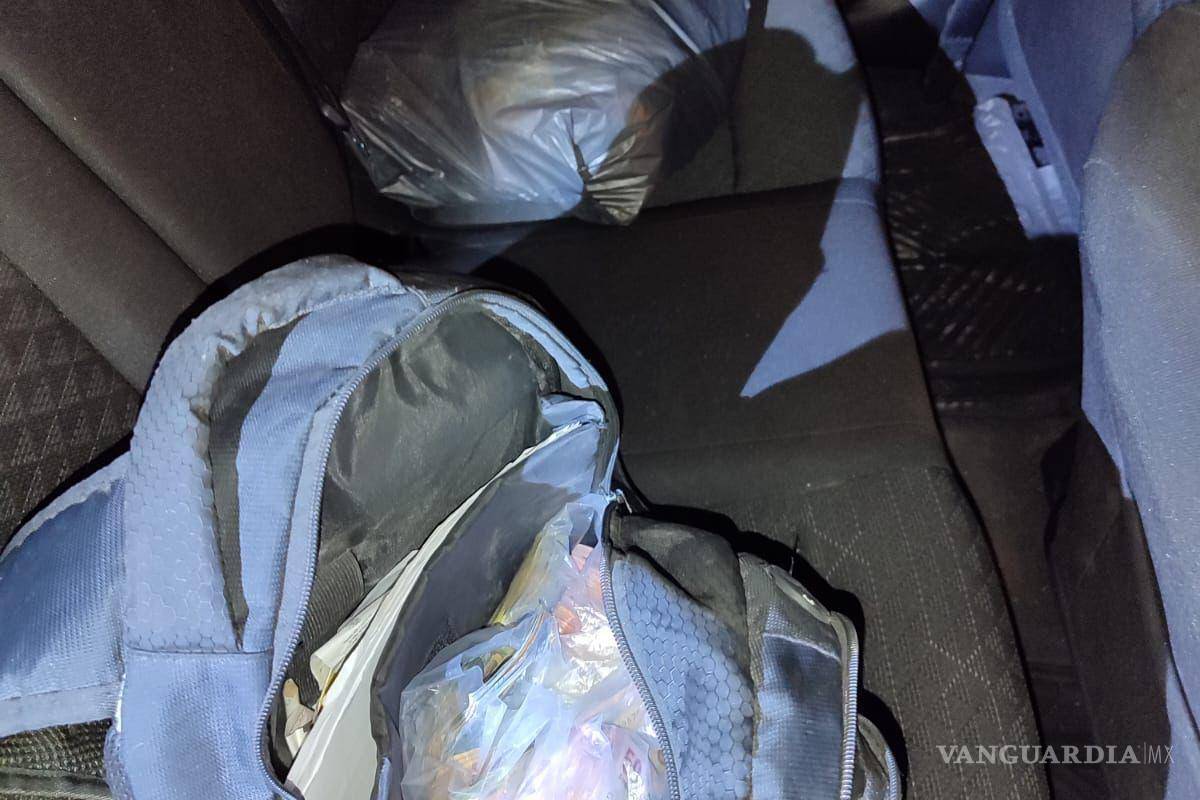 $!Ante el intento de escape, los oficiales lograron interceptar el vehículo unos metros más adelante y hacer una revisón.