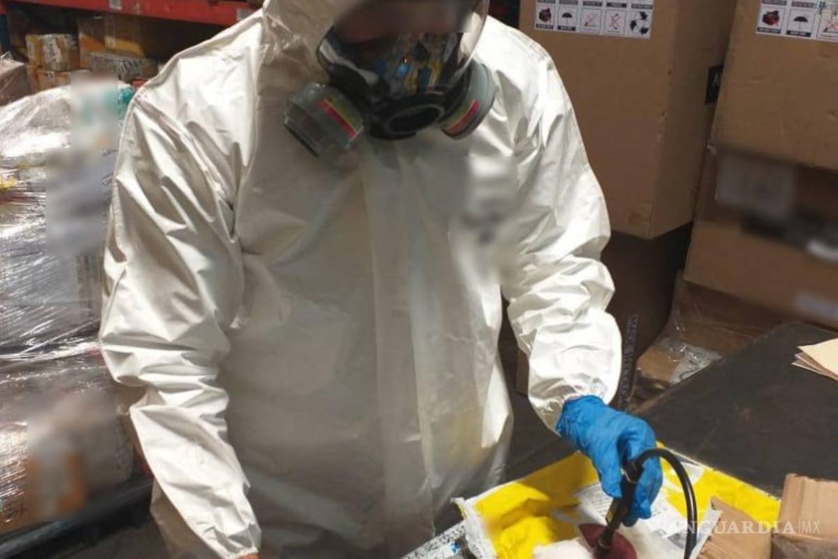 Decomisan cocaína y fentanilo en el AICM