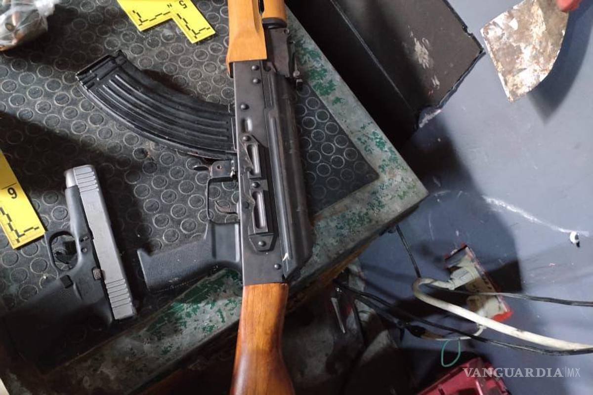 Agentes catean dos viviendas en Monterrey por narcomenudeo