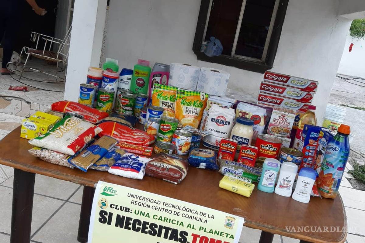 Alumnos UTRCC ofrece despensa a familias vulnerables de Monclova