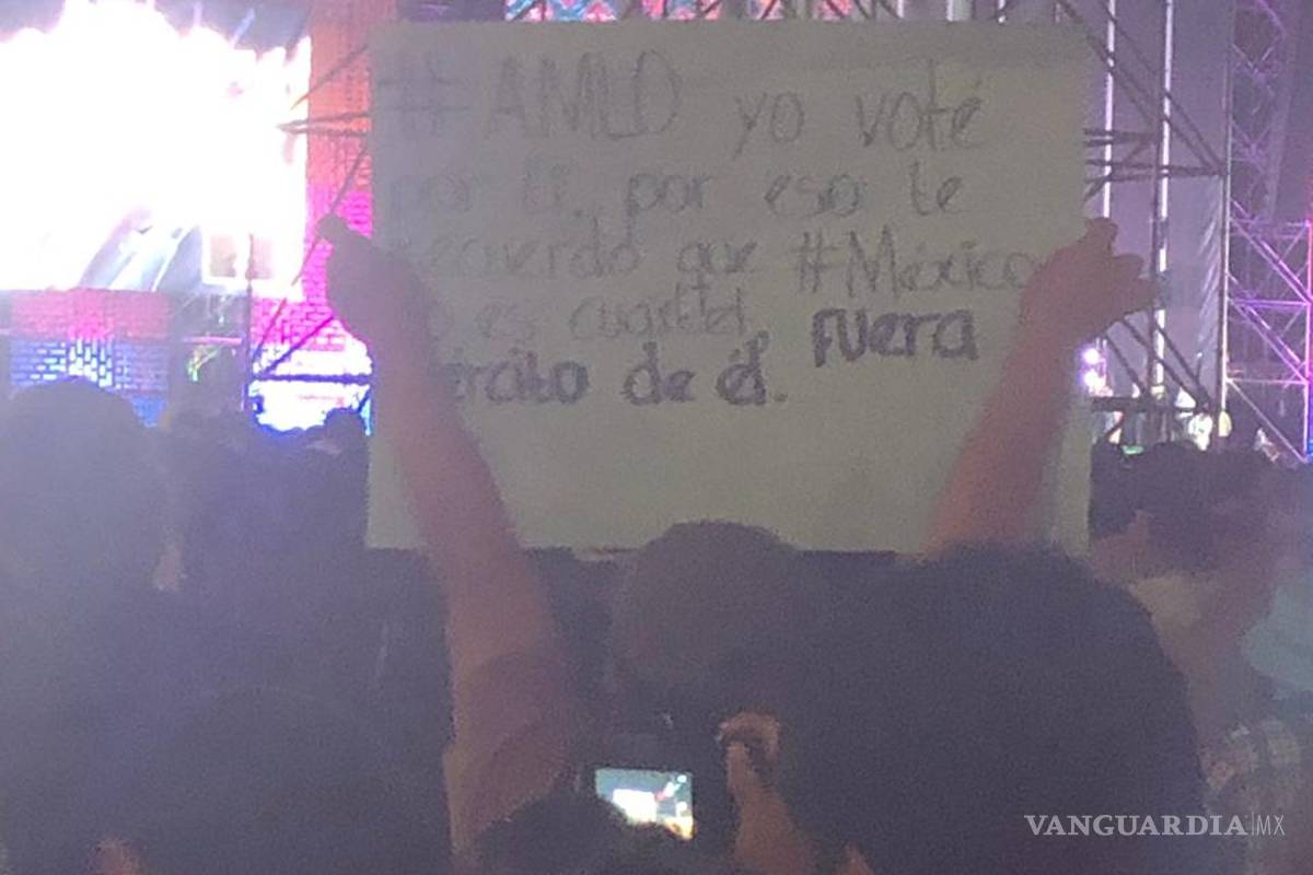 Estos son los 100 compromisos (o más) de AMLO, expuestos en el Zócalo