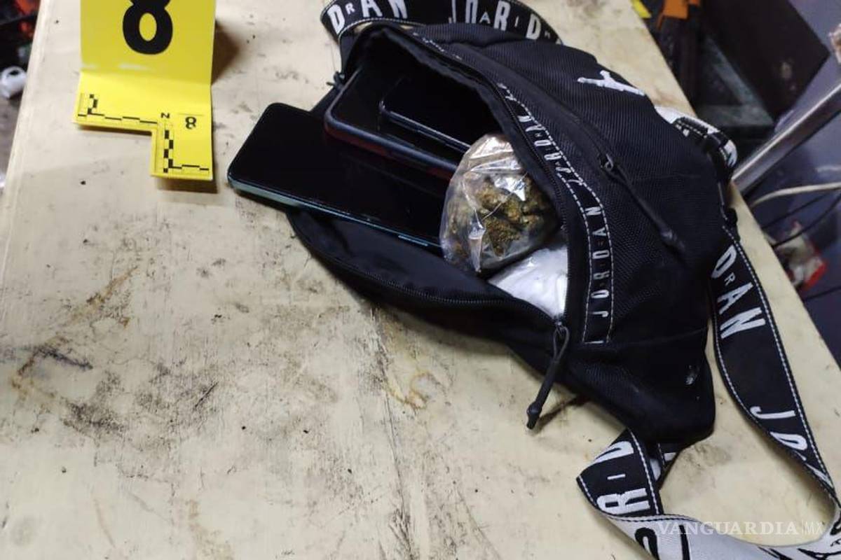 Agentes catean dos viviendas en Monterrey por narcomenudeo