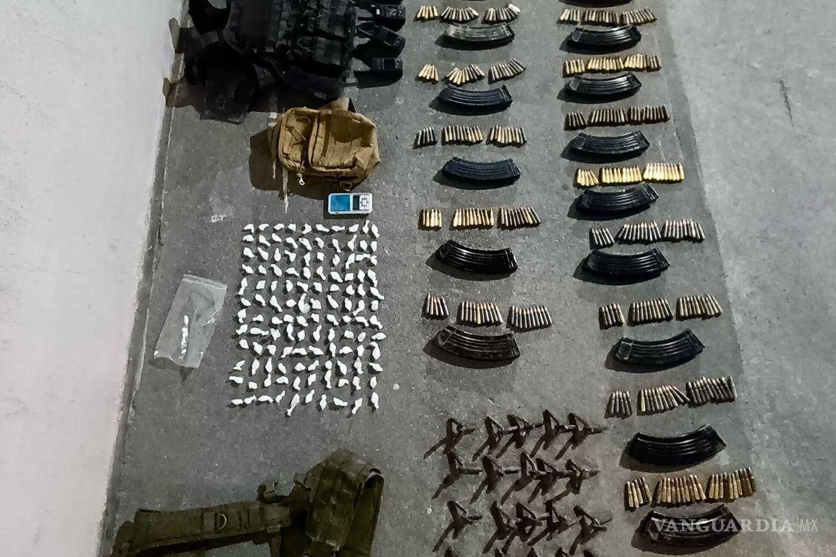 Detienen en Nuevo León a seis hombres en posesión de droga, ‘ponchallantas’ y equipo táctico