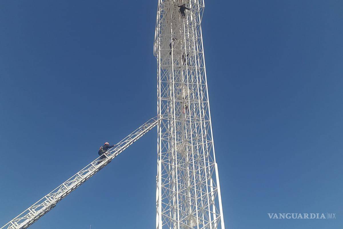 Quinta amenaza de suicidio en Torreón desde las alturas, se conjuró con llamada y refresco