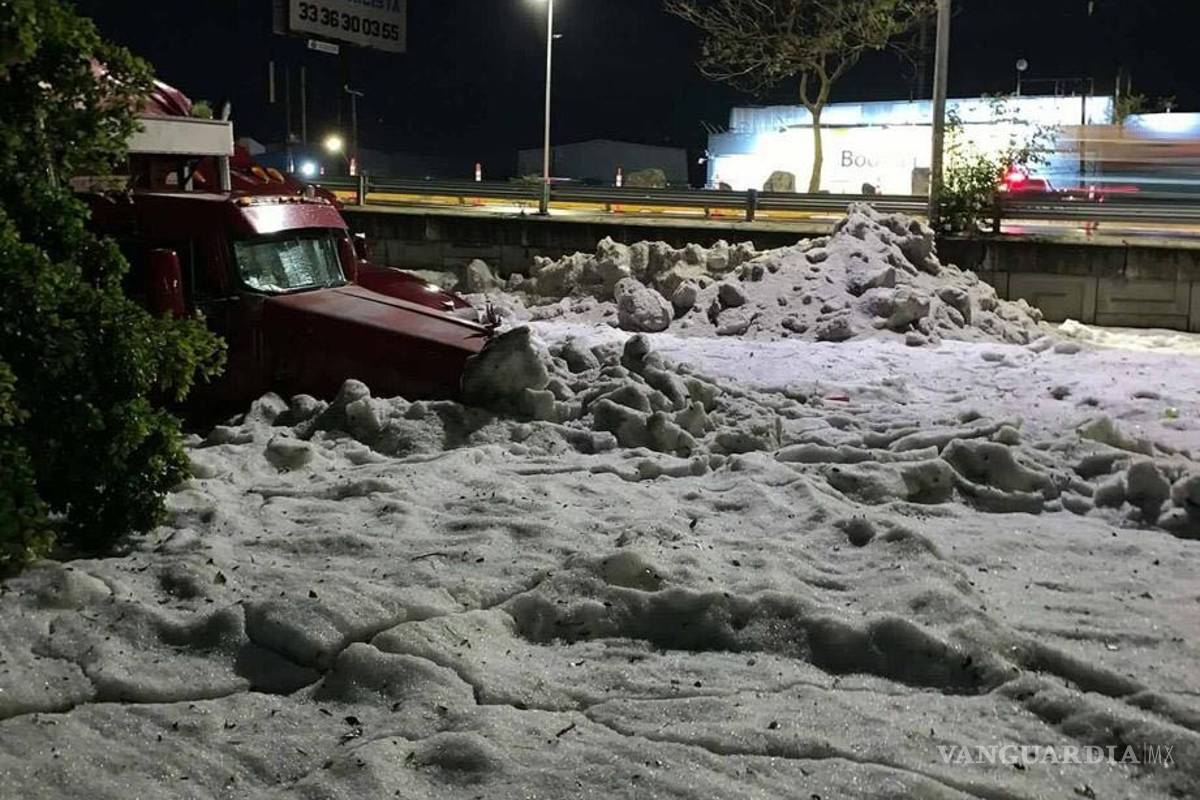 Inusual granizada cubrió de hielo a Tlaquepaque, Jalisco