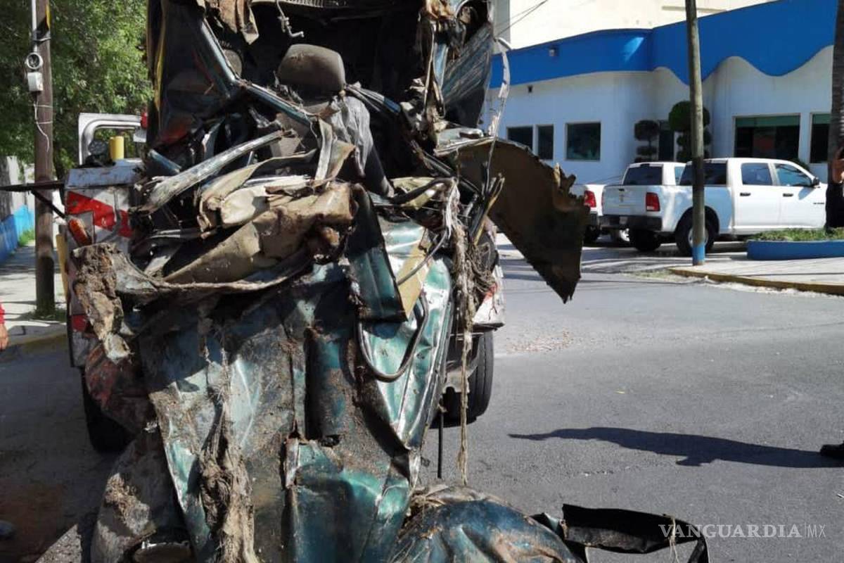 Hallan un “vocho” atorado en el drenaje pluvial de Monterrey