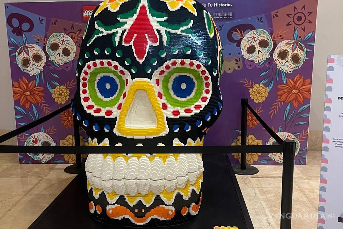 Exhiben calavera realizada con 108 mil bloques de LEGO, en Nuevo León