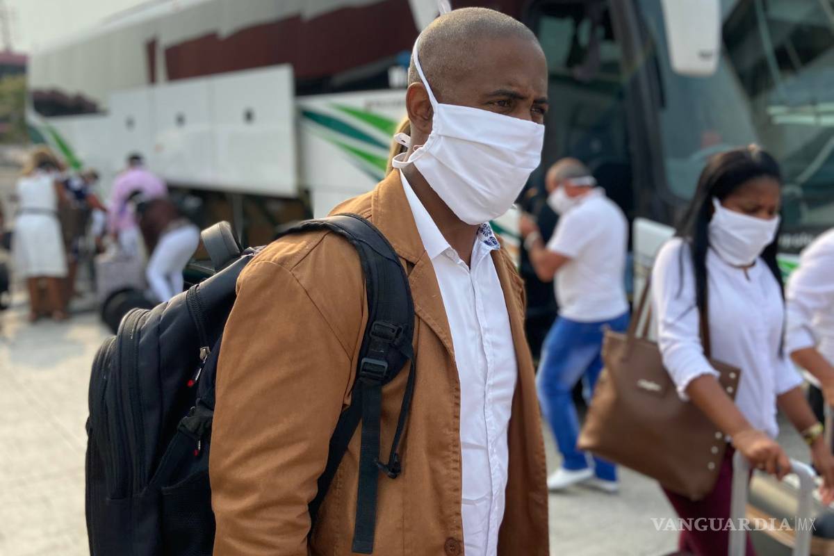 Llegan a Veracruz 200 médicos cubanos para combatir el COVID-19