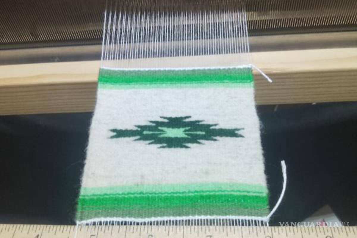 $!El sarape es una de las prendas que ofertan en esta nueva plataforma que busca impulsar la venta de artesanías.