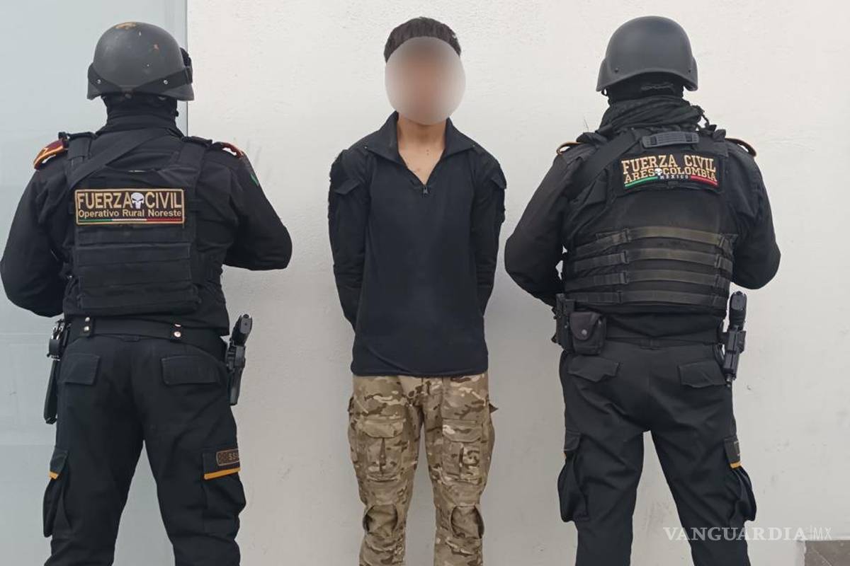 Detienen a joven de 16 años en posesión de un arma larga y sustancias ilegales, en Nuevo León