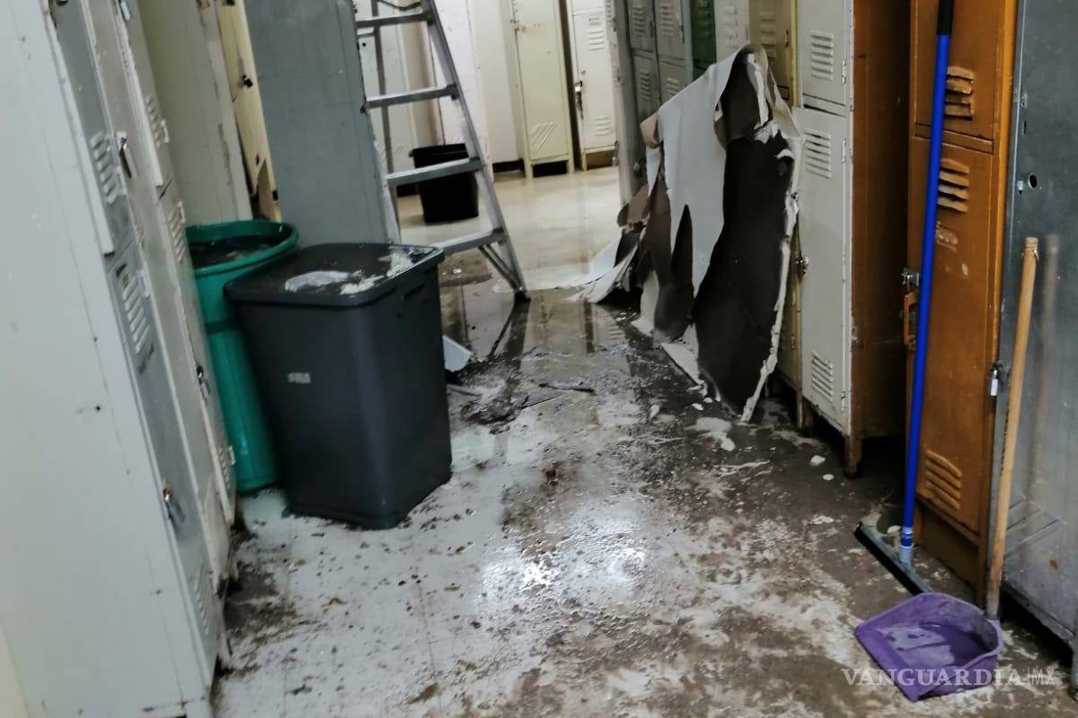 Se inunda Clínica 7 del IMSS en Monclova; acaban pacientes entre goteras, peligro e incomodidades (video)