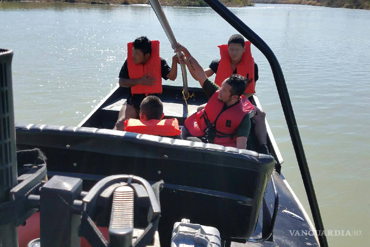 Salvan de morir ahogados en el río Bravo a cuatro migrantes centroamericanos