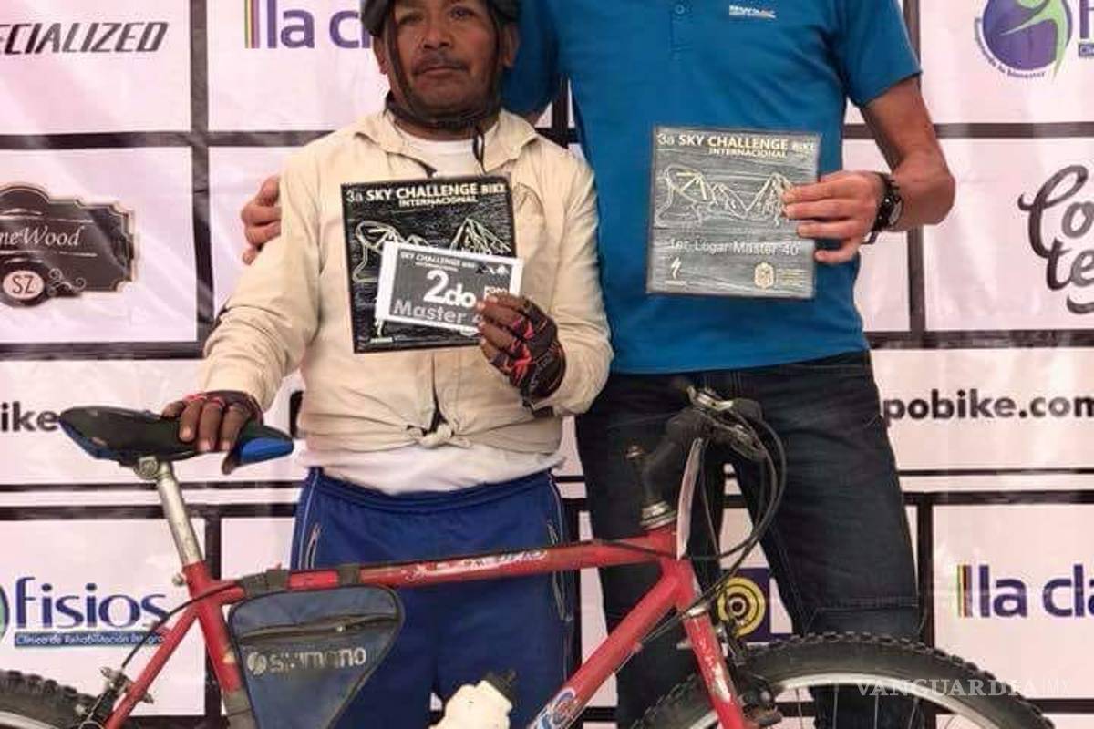 $!Don Maximiliano se hace viral por quedar en segundo lugar de la carrera más difícil de México, en una bicicleta de 'panadero'