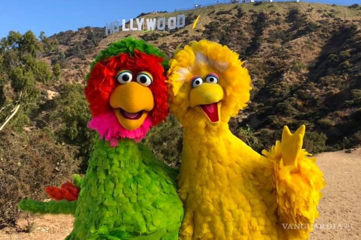 ‘Se vacuna’ Big Bird, primo de Abelardo de Plaza Sésamo contra COVID