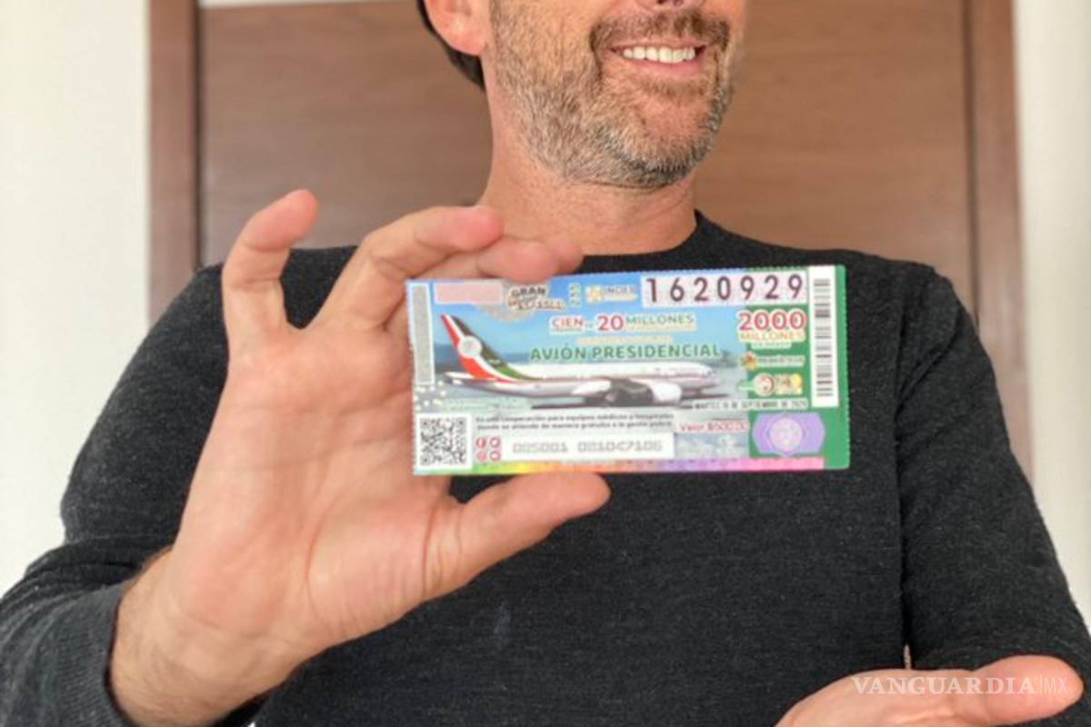 Eduardo Videgaray presume 'cachito' de rifa del avión presidencial