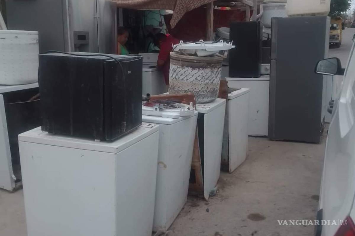 Acuña: Talleres de lavadoras operan en casas de interés social y obstruyen banquetas