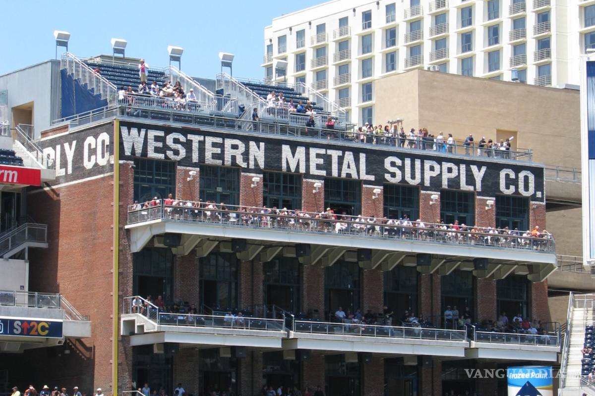 Permitirán reapertura de estadios de Grandes Ligas en California