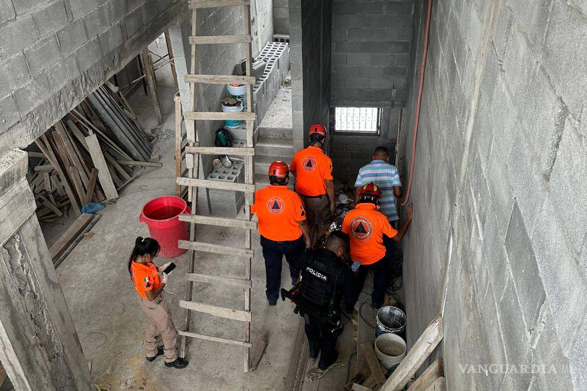 Sufre hombre quemaduras en el 60% de su cuerpo por descarga eléctrica, en NL