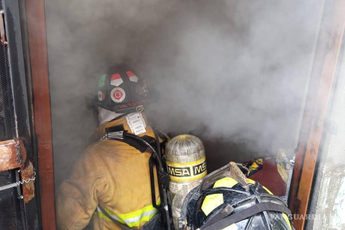Rescatan a niña de incendio provocado por un carrito de juguete en Ramos Arizpe