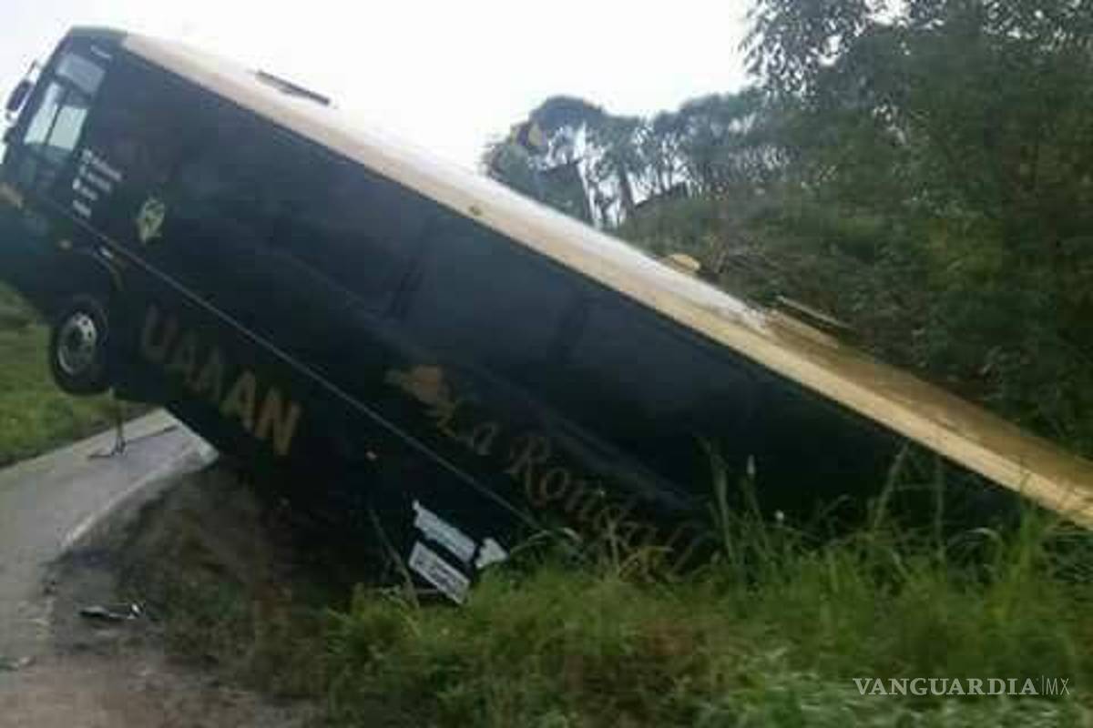 $!Sufre accidente Rondalla de Saltillo en Oaxaca