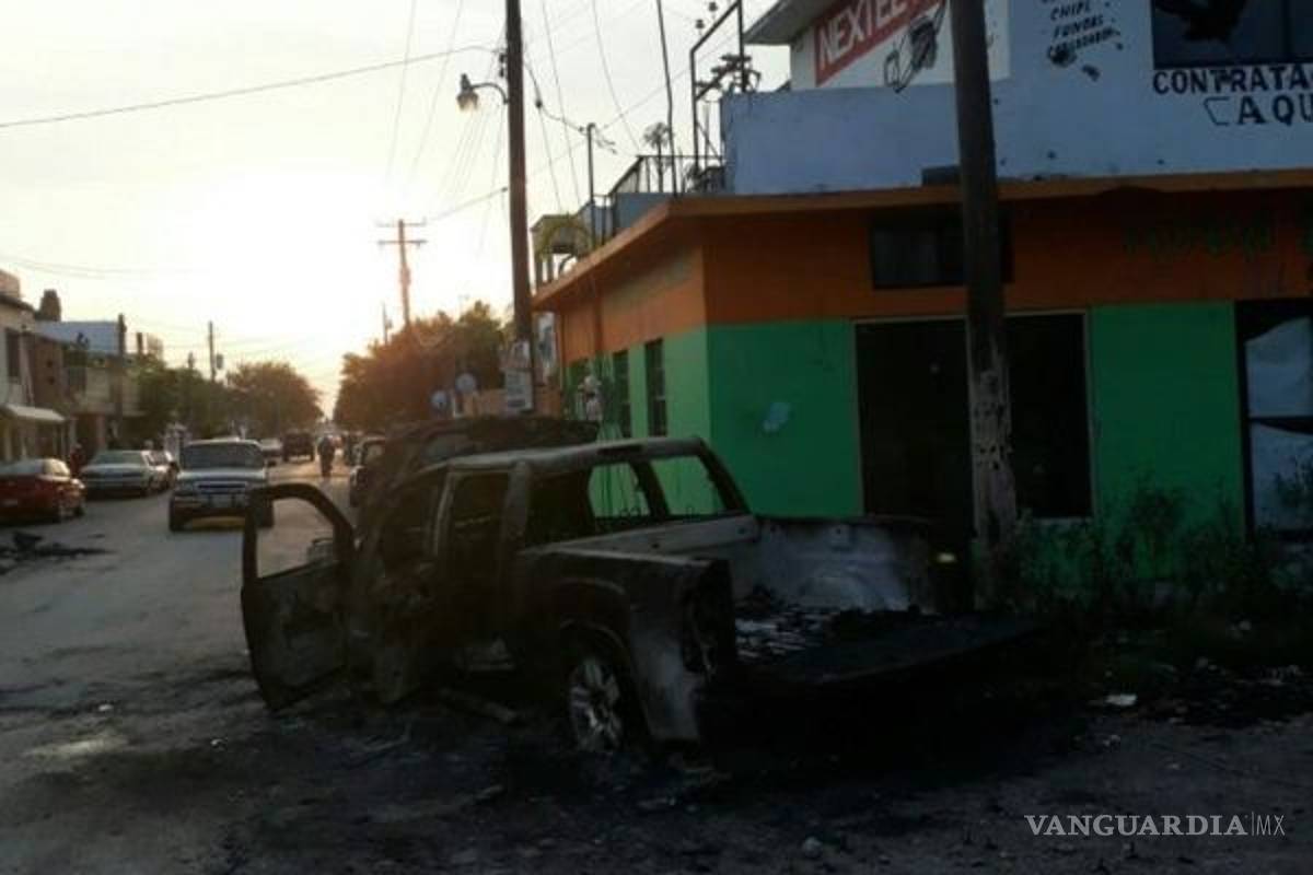 $!Cártel del Noreste muestra su poderío armado en calles de Nuevo Laredo, Tamaulipas... ¡a plena luz del día! (video)