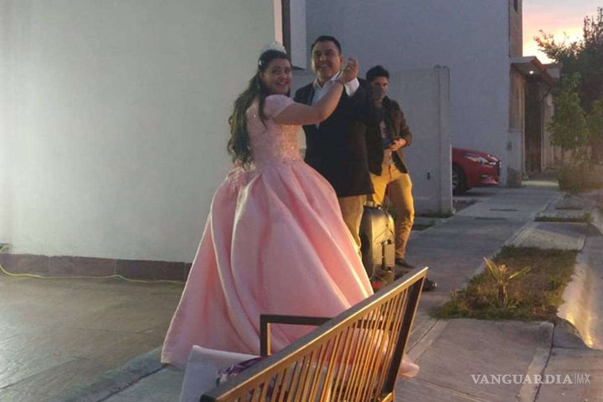 Pandemia por COVID-19 no impide a joven celebrar sus 15 años en Saltillo